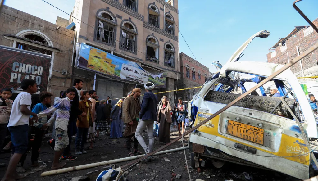 إعلام حوثي: قتيل وجريح بغارات أميركية مكثّفة على اليمن