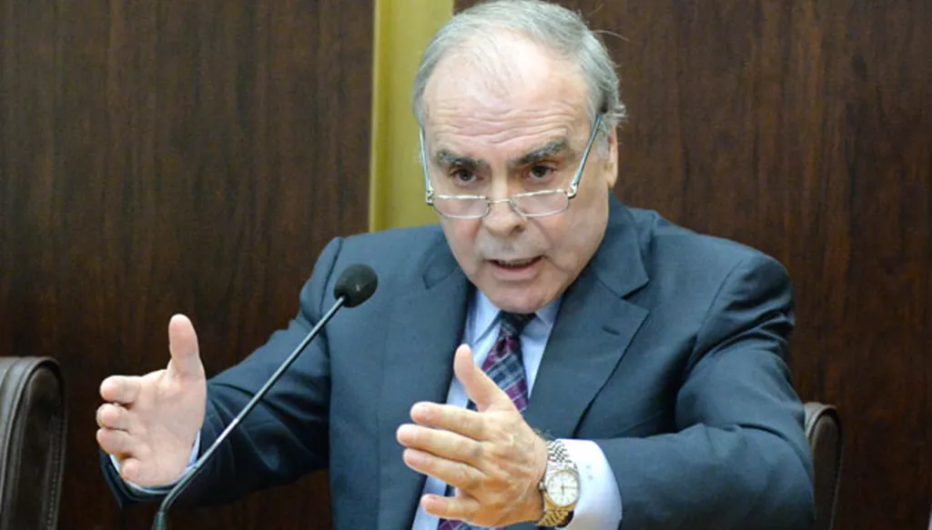 إميل رحمة ينفي