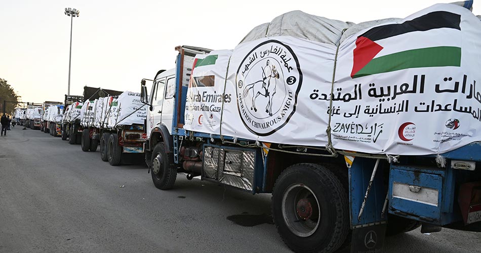 شاحنات مساعدات إماراتية لغزة (وكالات)