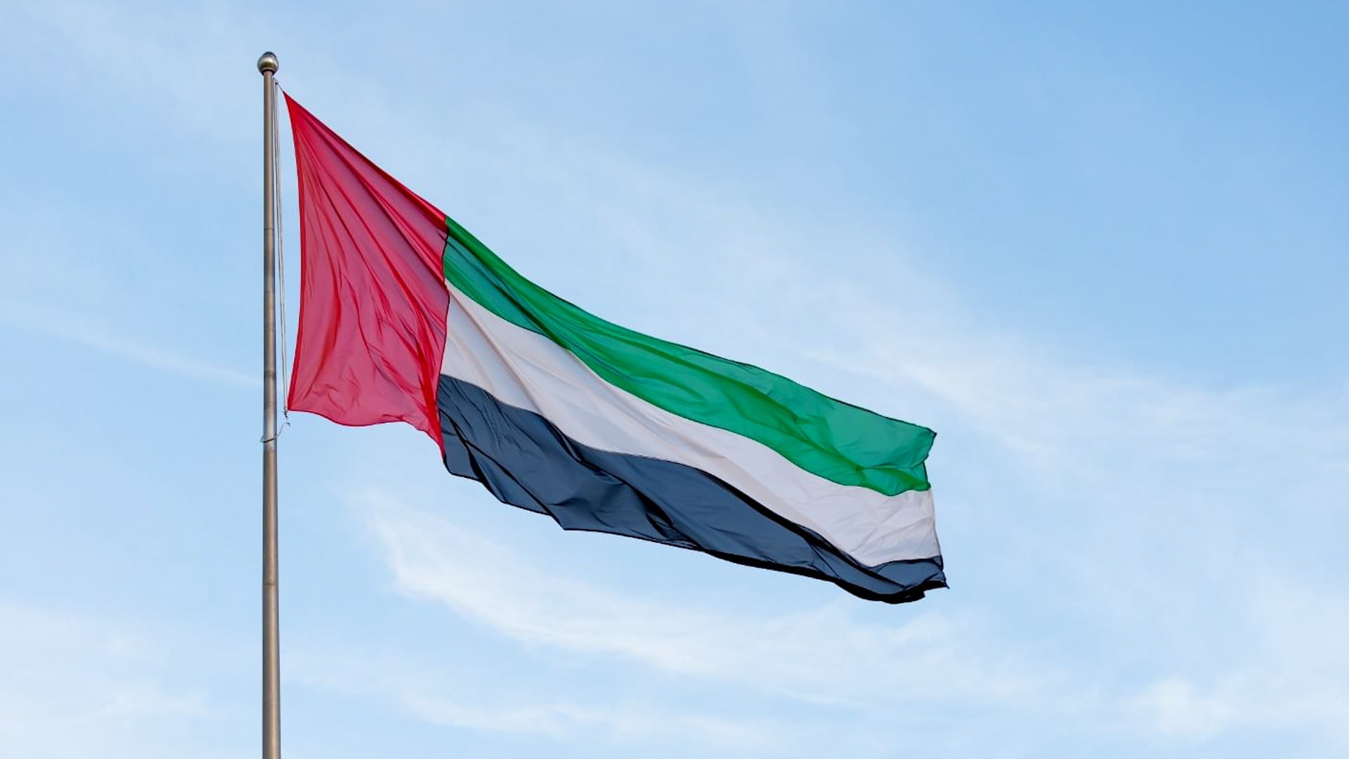 علم الإمارات (وكالات)