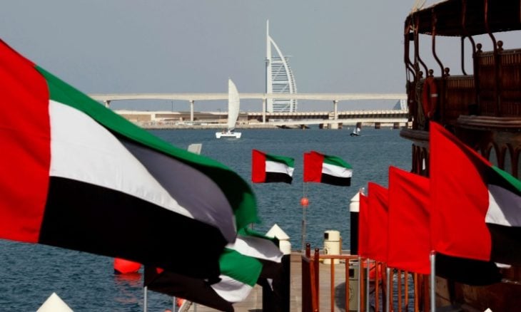إمارة دبي وعلم الامارات  (غوغل)