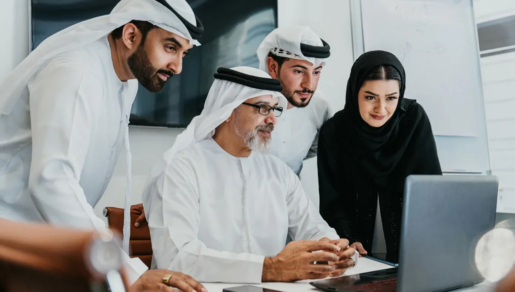 عندما تُقاس الرواتب بالقيمة: الكفاءة تحسم زيادات الأجور في الإمارات