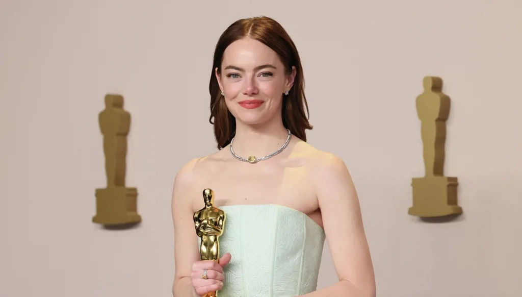إيما ستون تكتب التاريخ في أوسكار 2026: سبعة ترشيحات وسؤال الأوسكار الثالث