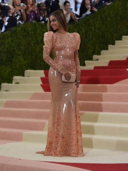 بيونسيه في Met Gala عام 2016 (أ ف ب).