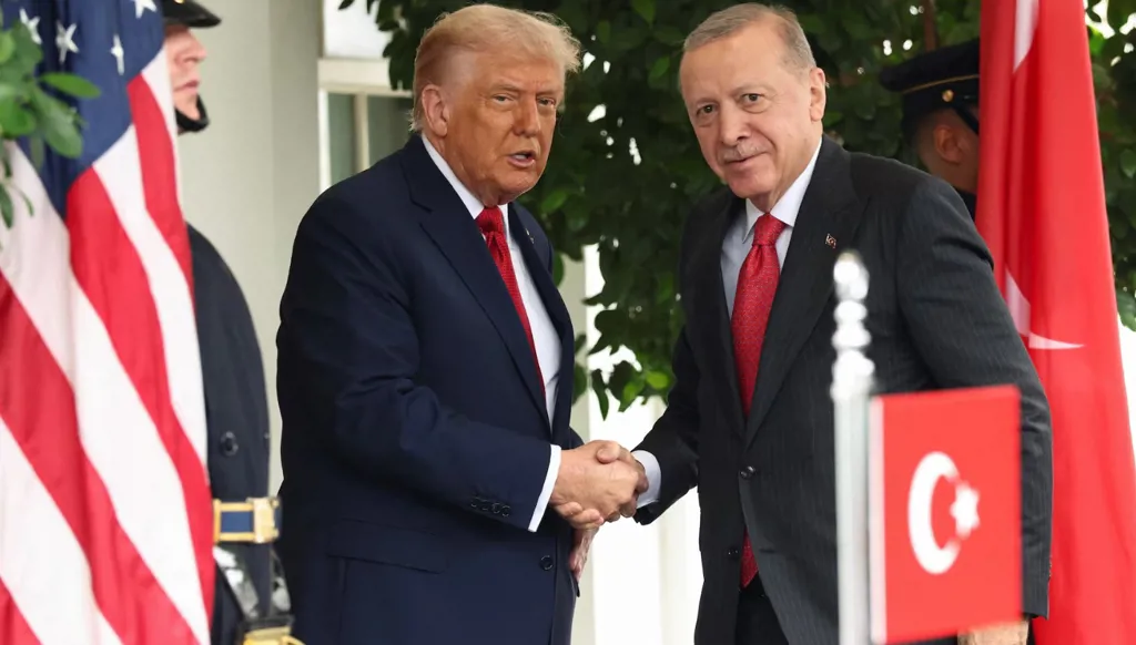 أردوغان يدعو ترامب لمواصلة المحادثات مع إيران