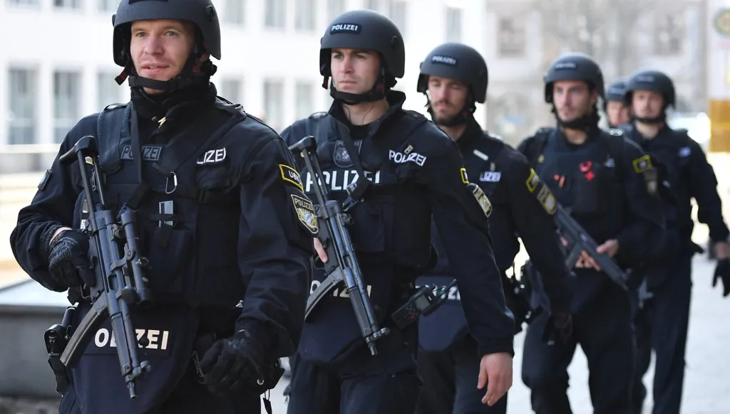 ألمانيا... اعتقال 18 شخصاً في شبكة احتيال دولية