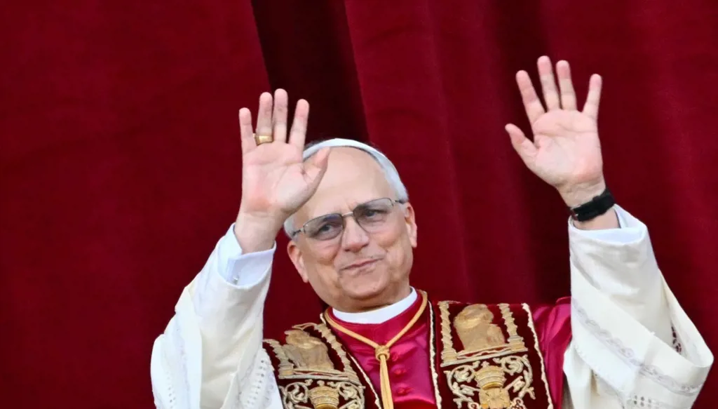 البابا لاوون 14 يدعو إلى بناء جسور من خلال الحوار