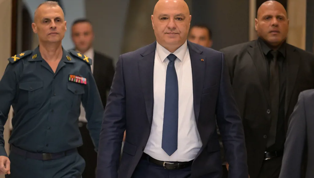 عون مستذكراً بيار الجميل: بتحب لبنان حب صناعتو