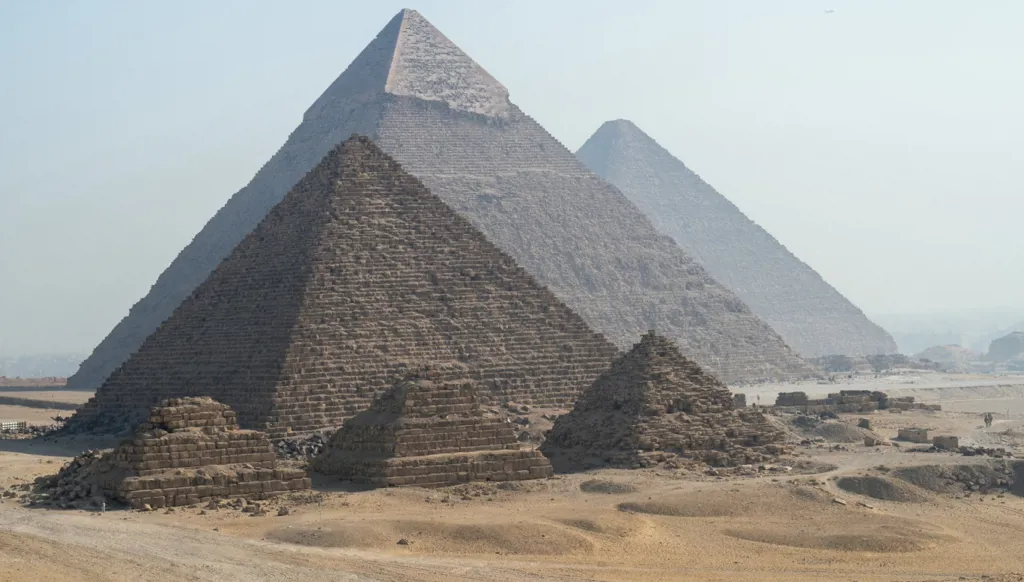 الأخبار المتداولة عن العثور على منشآت تمتد لمئات الأمتار تحت أهرامات الجيزة غير صحيحة FactCheck#