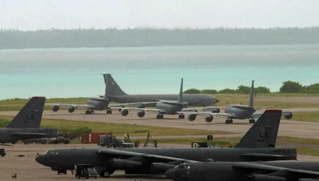 ترامب يلوّح بـ"دييغو غارسيا" لتهديد إيران… ماذا نعرف عن القاعدة الواقعة في المحيط الهندي؟