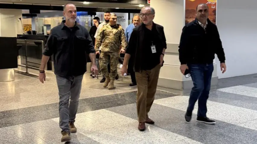 خلال الجولة في المطار 