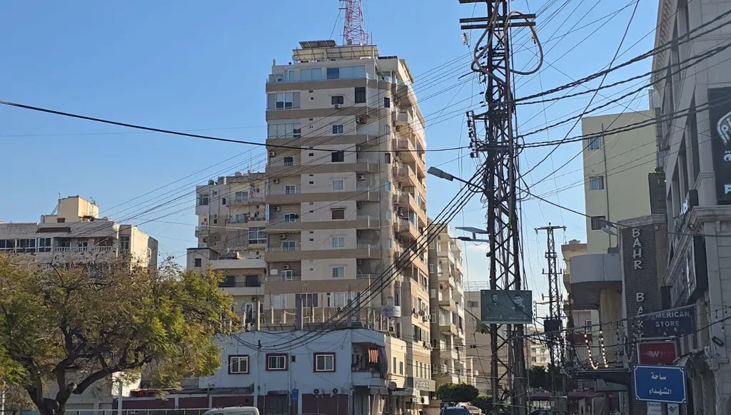 مبنى "صوت الفرح" قبل التدمير (أرشيفية).