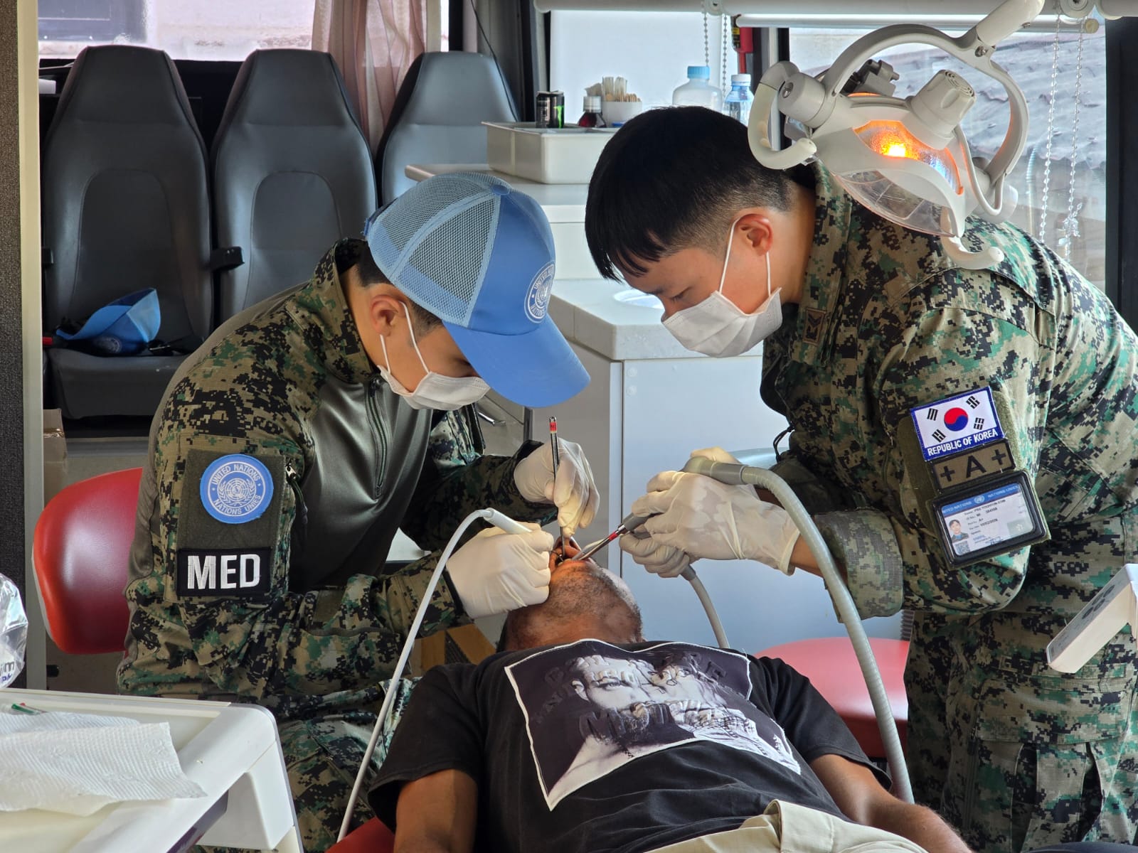 علاج أسنان.