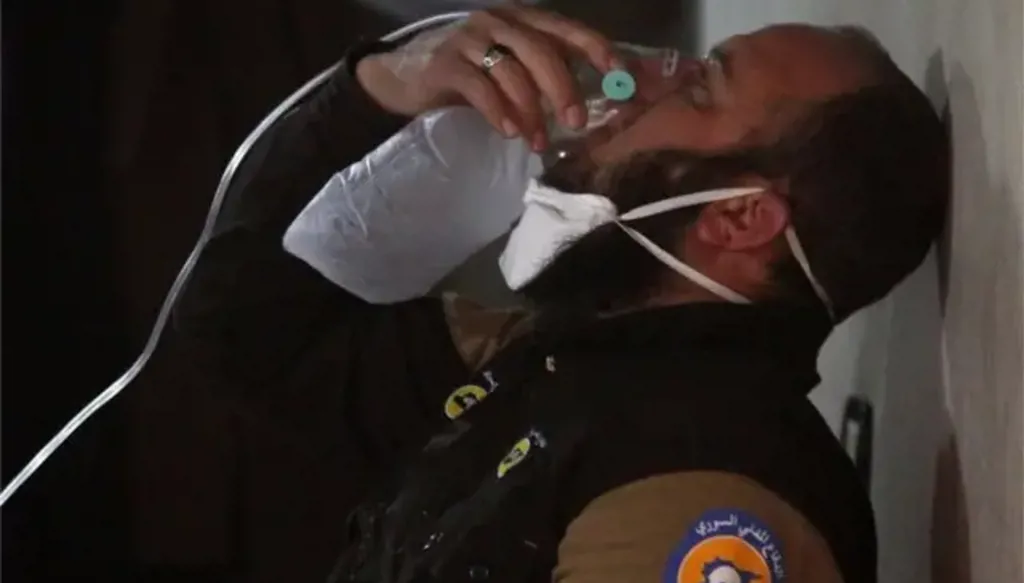 متهم بمجزرة الكيميائي في الغوطة بقبضة الأمن السوري (صورة)