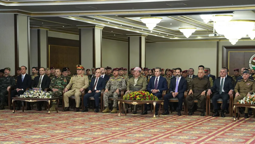 من مراسم توحيد قوات البيشمركة بحضور رئيس إقليم كردستان نيجيرفان بارزاني ورئيس حكومة الإقليم مسرور بارزاني. (رئاسة الإقليم)