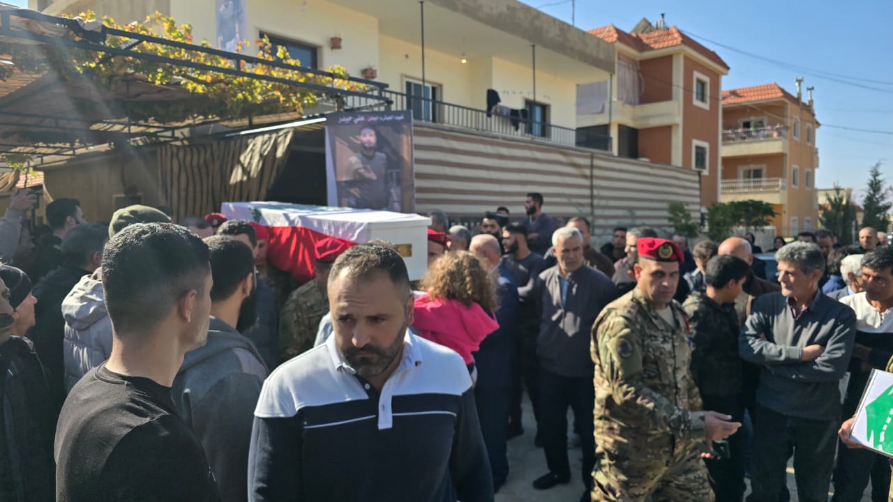 بعلبك تُشيع الشهيدين البرادعي وحيدر وسط صرخة الوجع والخذلان (تصوير: لينا اسماعيل)