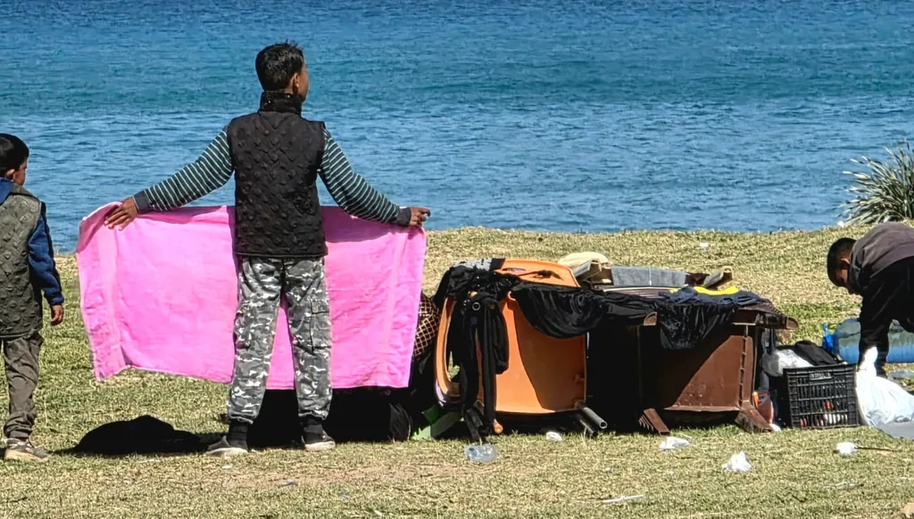 مأساة النزوح في صيدا... الكورنيش البحري مأوىً والسيارات غرف نوم (صور وفيديو)