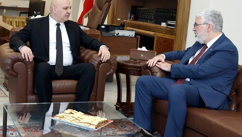 جوزف عون يُهنئ فضلو خوري... ونقاش بشأن الواقع التربوي