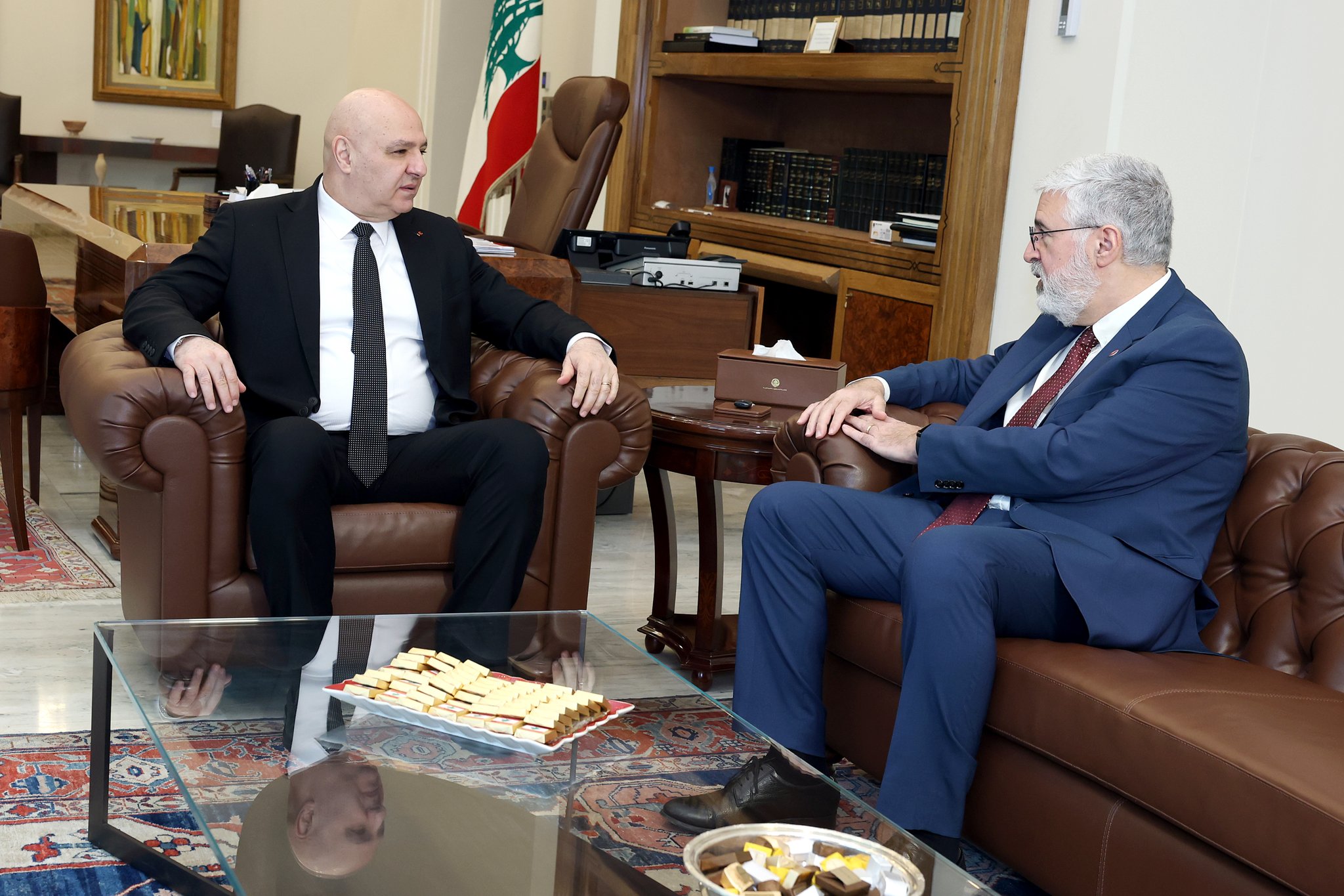 عون يلتقي رئيس الجامعة الأميركية. (رئاسة الجمهورية)