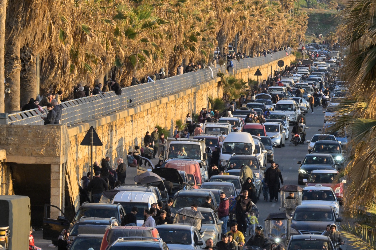 مغادرة الضاحية بعد الانذار الاسرائيلي (نبيل اسماعيل)