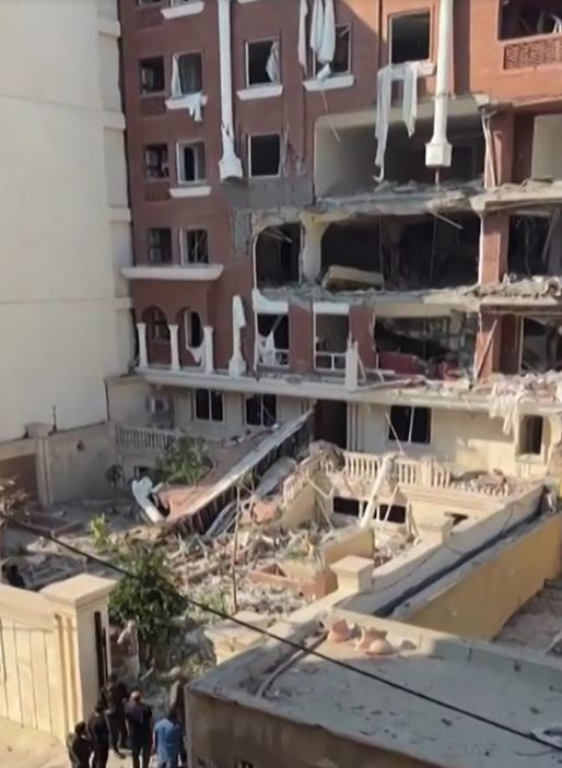  آثار الانفجار في مبنى في بندر عباس، (ا ف ب).