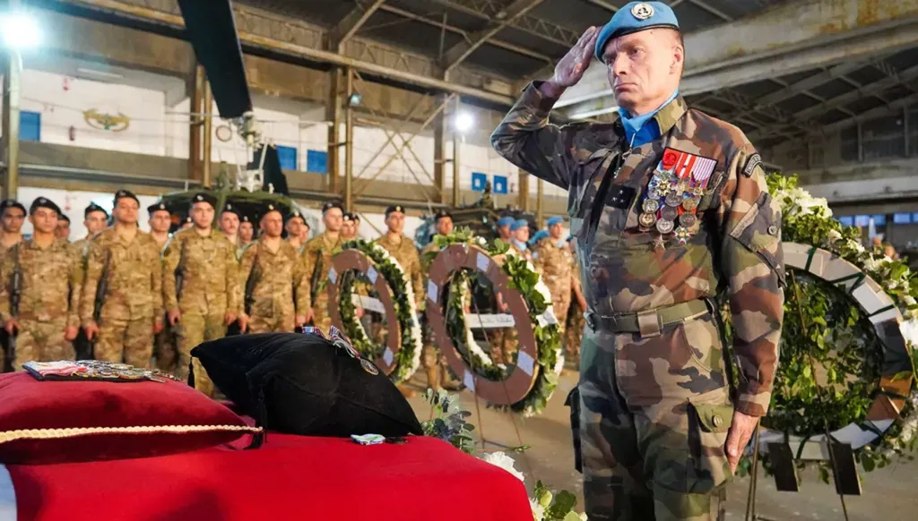 مراسم وداع الجندي الفرنسي الذي قتل في جنوب لبنان.