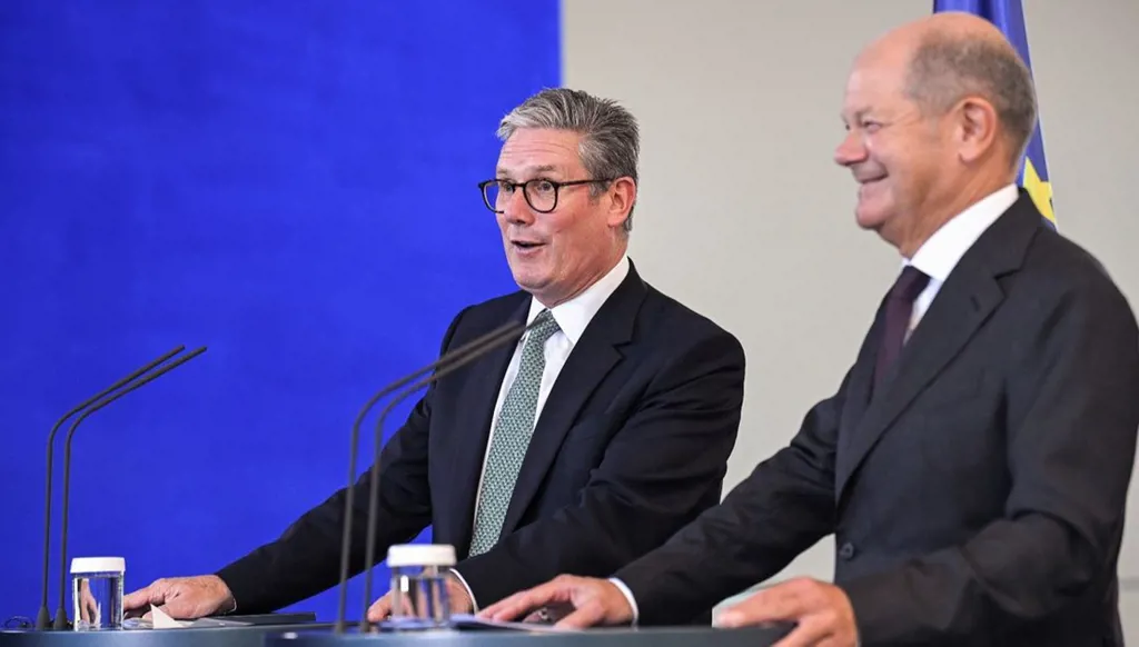 ستارمر يؤيد كييف بالقول... وترامب بالفعل؟