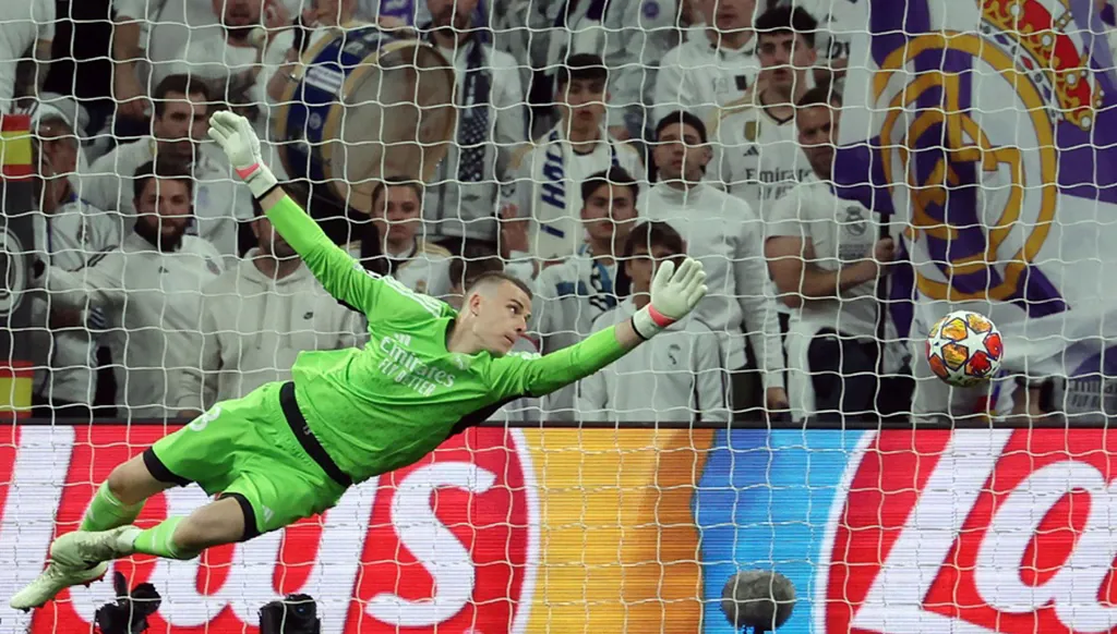 العلم السوري يخطف الأضواء في صورة حارس ريال مدريد