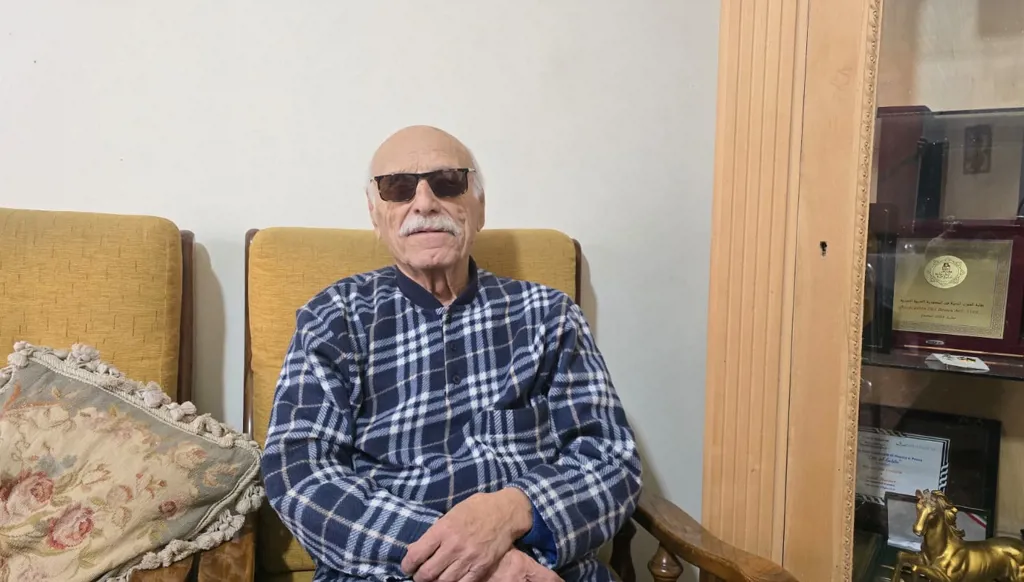 طلال حيدر أمام أنقاض "مرجته": "اللّي" بده يقاتل العدو يقاتله بالعقل مش بحياة الناس البريئة