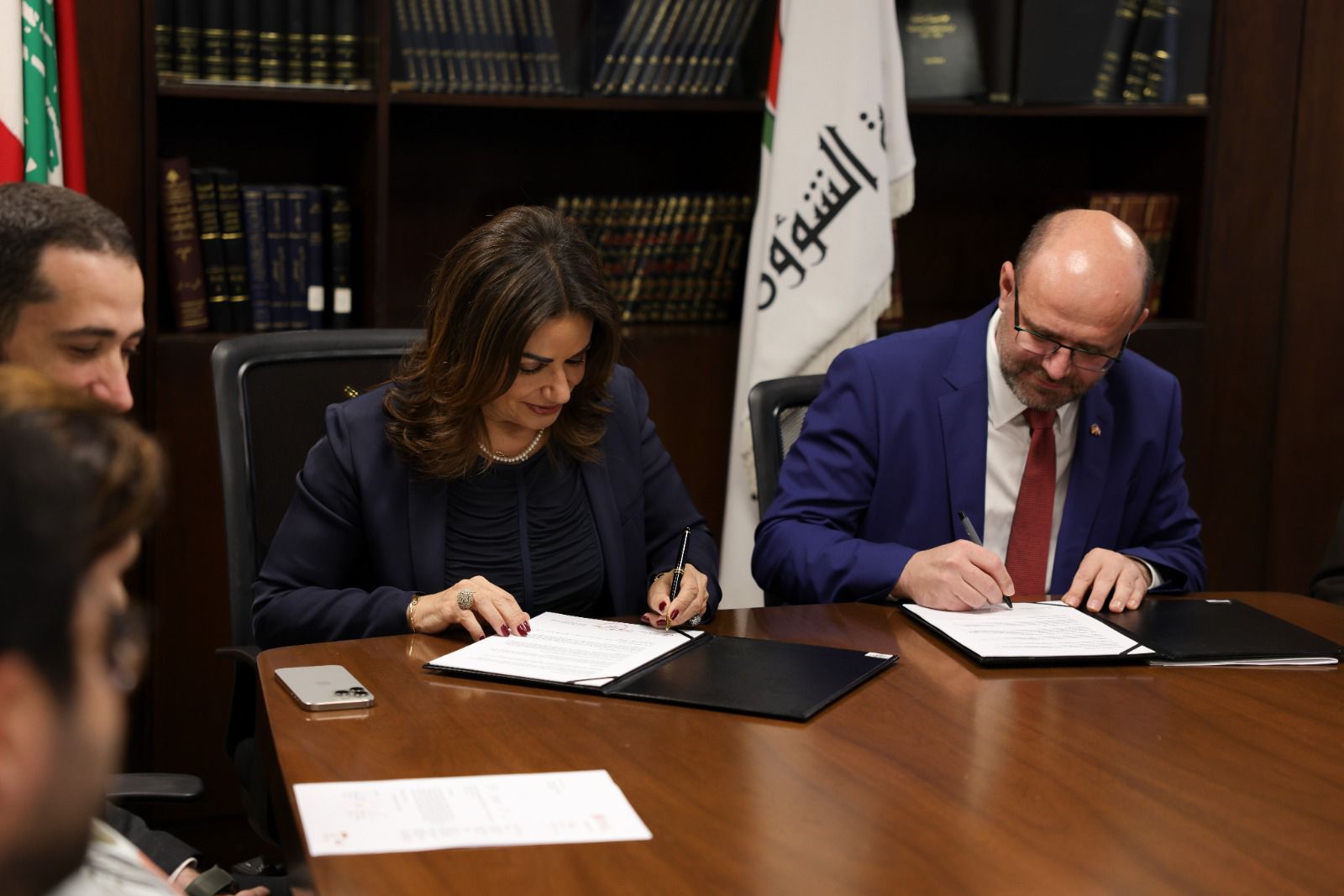 خلال توقيع اتفاقية (وزارة الشؤون).