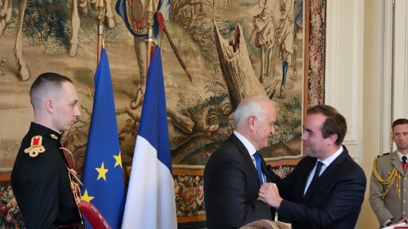 البروفسور اللبناني الفرنسي جان مارك أيوبي مكرّماً في فرنسا (