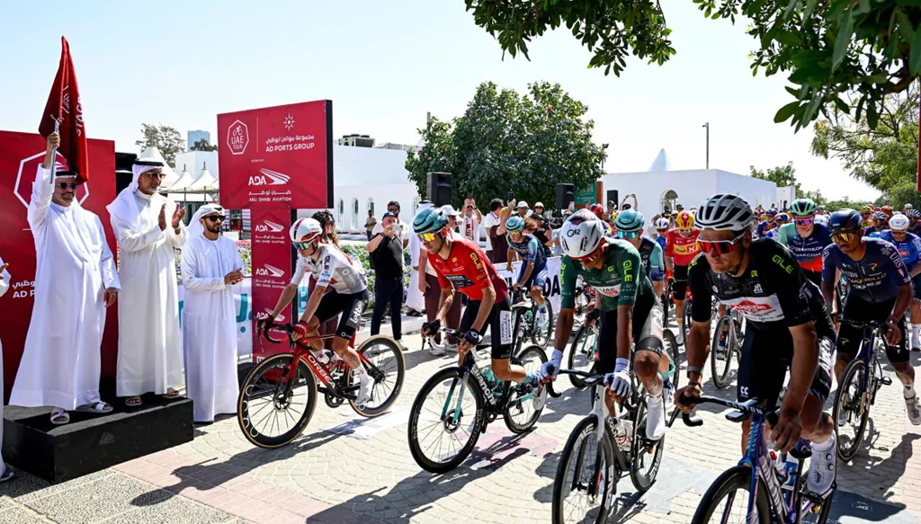 الإيطالي جوناثان ميلان يتوج بلقب المرحلة الخامسة من طواف الإمارات في دبي