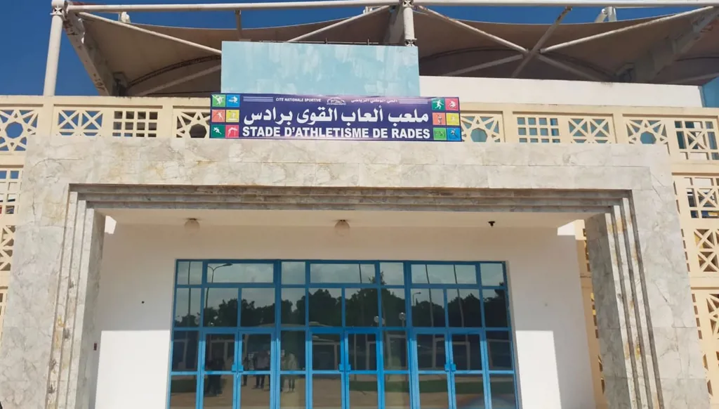 الاتحاد العربي واللجنة المنظمة يبحثان ترتيبات بطولة الشباب والشابات لألعاب القوى