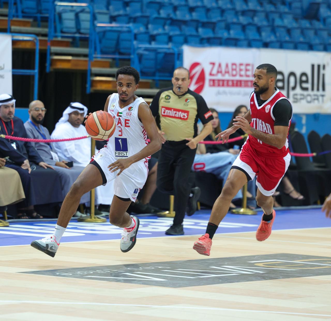من المباراة في بطولة دبي لكرة السلة.