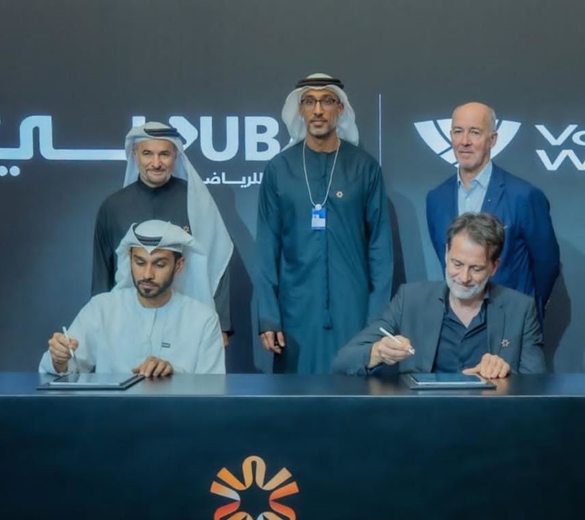 خلال توقيع الشراكة.