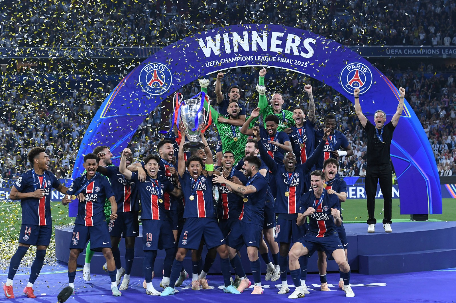 لاعبو باريس سان جيرمان.