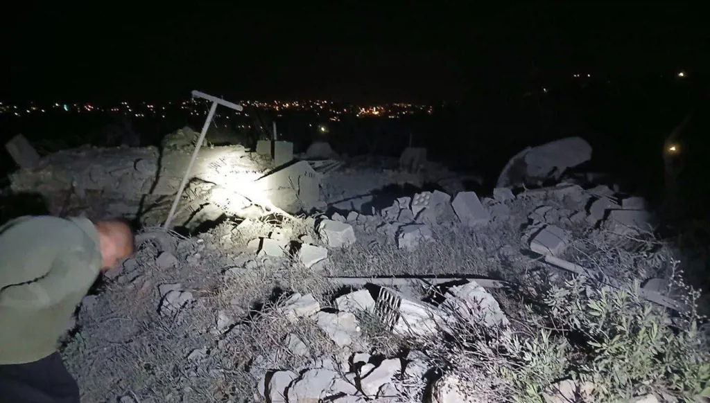 غارات على قرى لبنانية توقع المزيد من الضحايا... و"حزب الله" يسقط مسيَّرة إسرائيلية (صور)