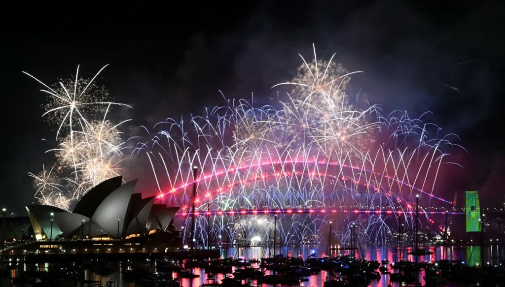 5 عند الخامسة: صفحة جديدة وابتعاد شبح الحرب... العالم يودّع 2025