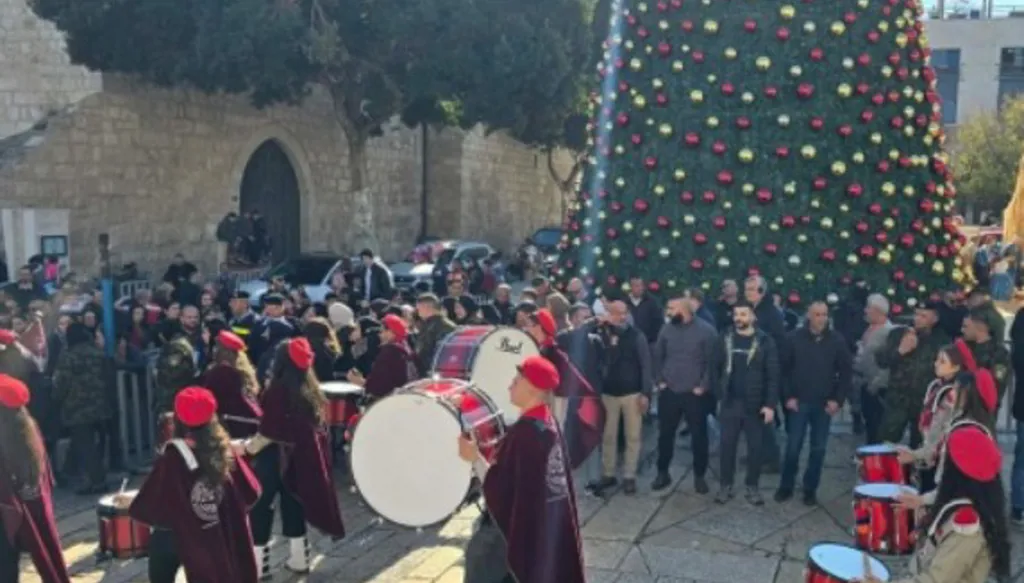بعد غياب عامين... بيت لحم تحتفل بعيد الميلاد (صور)