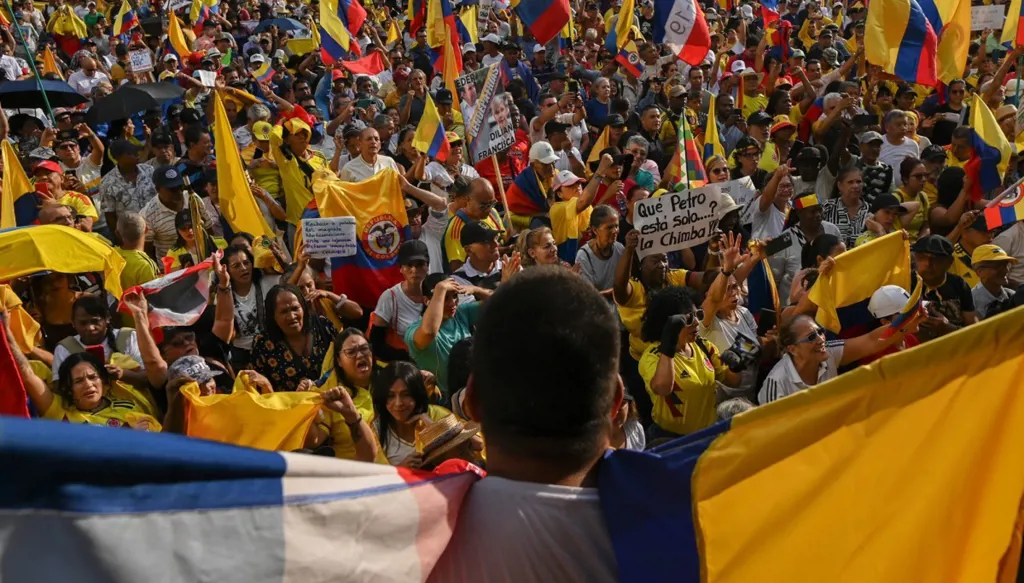 فصيل كولومبي متمرد يدعو إلى تشكيل جبهة ضد أميركا