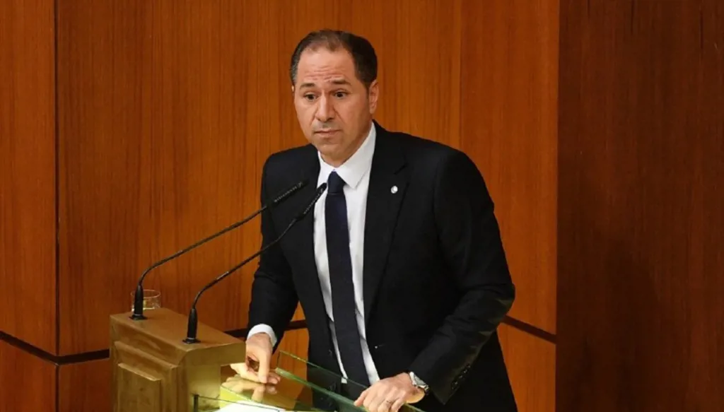 سامي الجميّل لنعيم قاسم: انتهى عهد الوصاية والسلاح