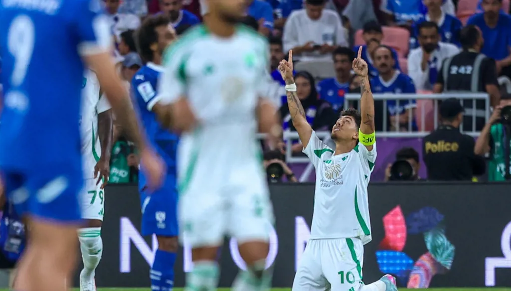 ثلاثي الأهلي السعودي يترقب إنجازاً تاريخياً في نهائي آسيا