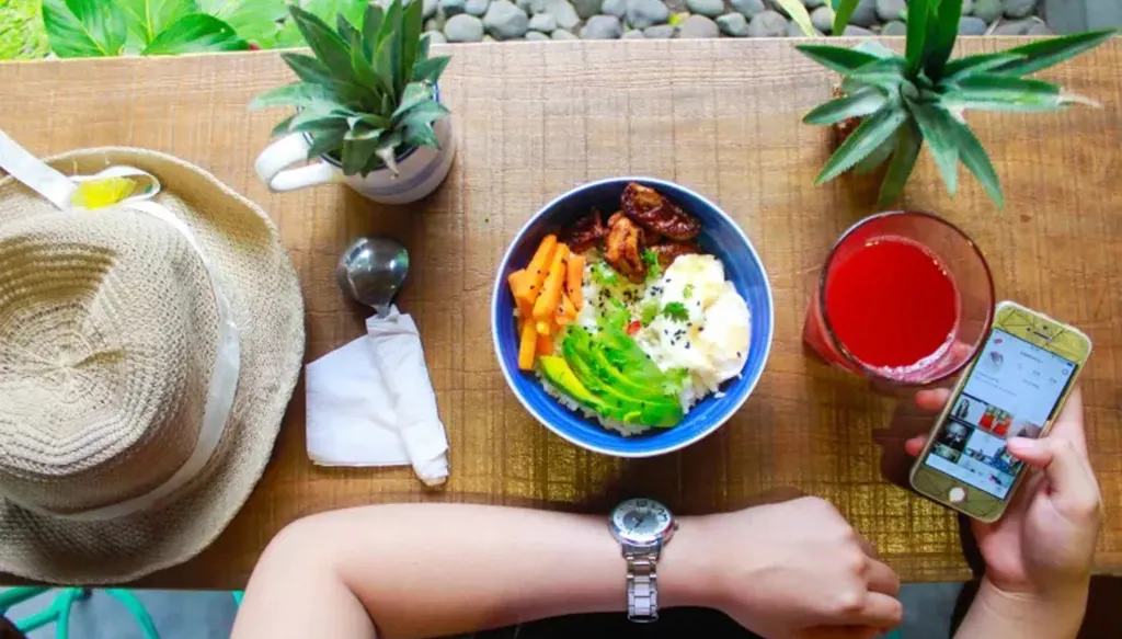 منصات التواصل تعزّز الاضطرابات الغذائية وتعوق التعافي منها