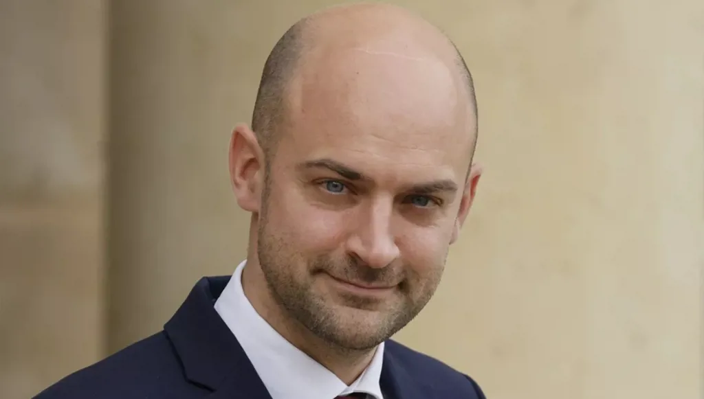 فرنسا تحث طرفي الحرب في السودان على وقف الأعمال القتالية