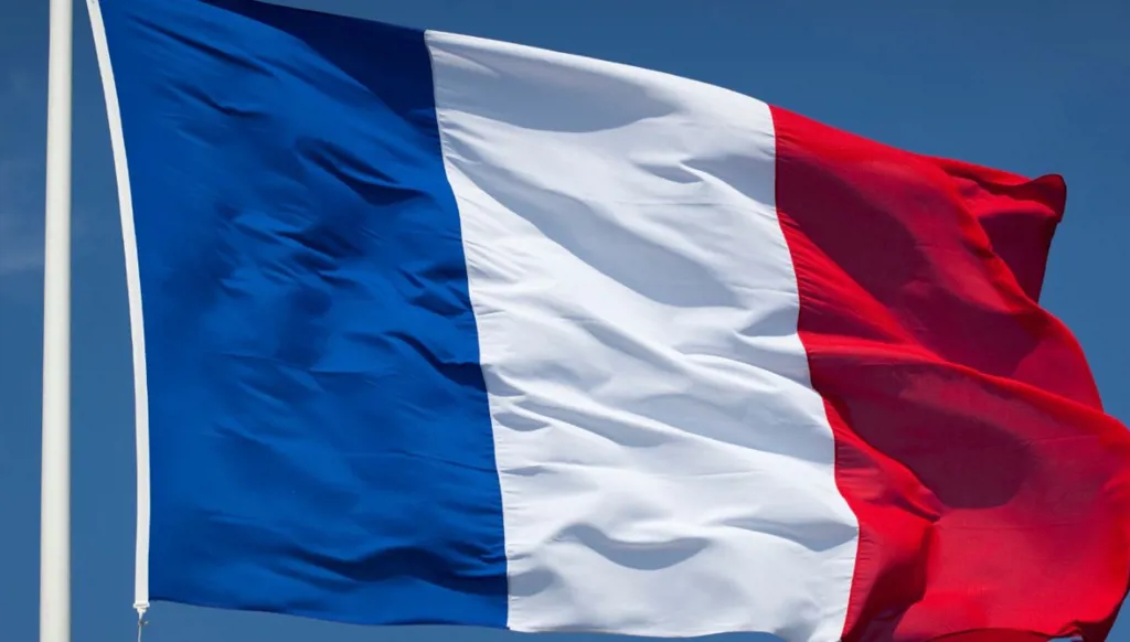 فرنسا... الاشتباه بتجسّس موظّف بوزارة المالية لحساب الجزائر