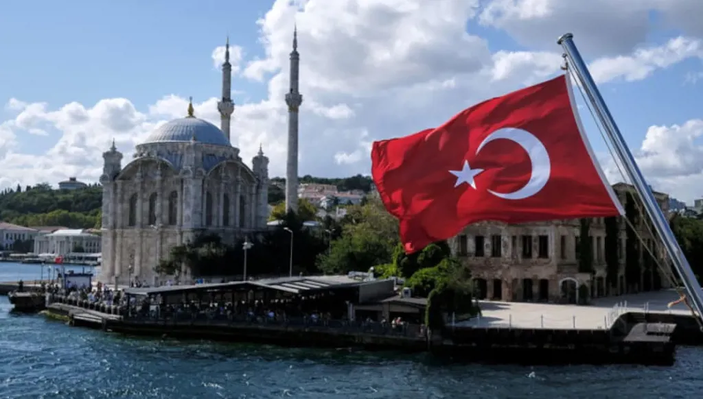 تركيا تحث أميركا وإيران على عقد محادثات "بناءة" لإنهاء الحرب