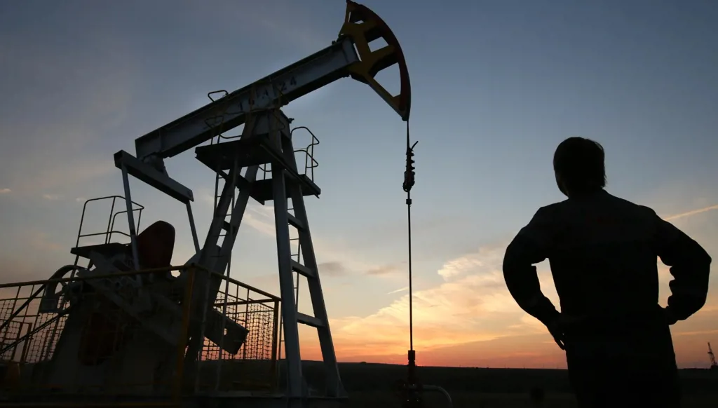 النفط ينتعش من أدنى مستوى في 5 أسابيع