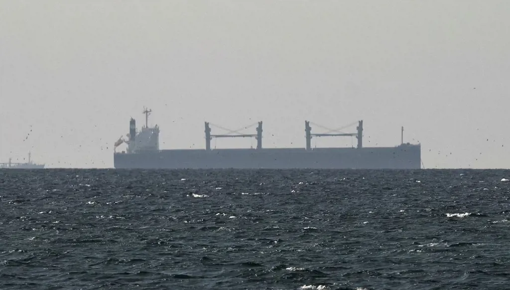 ناقلة نفط في هرمز. (رويترز)