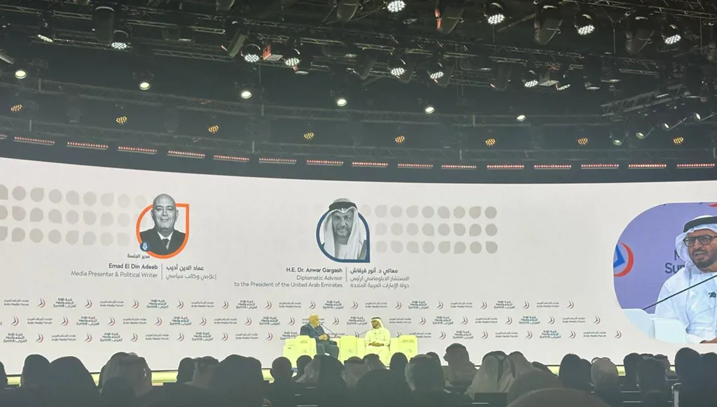 أنور قرقاش: يدنا ممدودة للحوار وأمن السعودية من أمننا