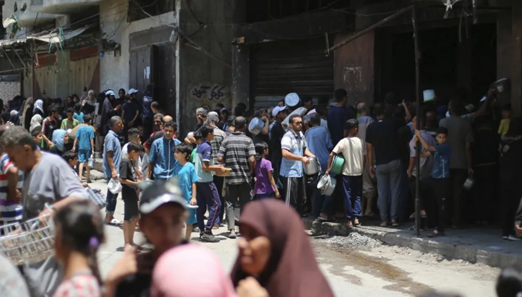 مقتل 21 شخصاً بنيران الجيش الإسرائيلي قرب مركز مساعدات وسط القطاع